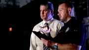 Detective Matt Riffle (l.)
