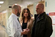 Captain Olivia Benson (Mariska Hargitay, m.) und Detective Elliot Stabler (Christopher Meloni, r.)