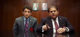 L-R: David Packouz (Miles Teller) und Efraim Diveroli (Jonah Hill)