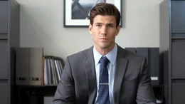 Josh (Austin Stowell)