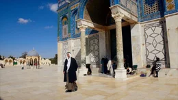 Vor einer Kirche in Jerusalem.