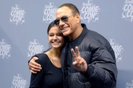 Jean-Claude Van Damme posiert 2022 bei der Comic Con in Dortmund.