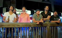 Ein letztes Mal wollen die Kings of Tampa ihr K&ouml;nnen auf der gro&szlig;en B&uuml;hne auf der Konvention pr&auml;sentieren, doch bis Myrtle Beach warten auf (v.l.n.r.) Tito (Adam Rodriguez), Tarzan (Kevin Nash), Ken (Matt Bomer), Mike (Channing Tatum), Big Dick Richie (Joe Manganiello) und Tobias (Gabriel Iglesias) noch einige &Uuml;berraschungen ...
