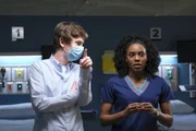 Dr. Shaun Murphy (Freddie Highmore, l.) Dr. Shaun Murphy (Freddie Highmore, l.)