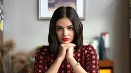 Lucy Hutton (Lucy Hale) ist charmant, zuvorkommend und stolz darauf, von allen beim j&uuml;ngst fusionierten Gro&szlig;verlag Bexley & Gamin geliebt zu werden.; Lucy Hutton (Lucy Hale) ist charmant, zuvorkommend und stolz darauf, von allen beim j&uuml;ngst fusionierten Gro&szlig;verlag Bexley & Gamin geliebt zu werden.