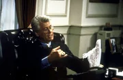 Eine Junior-Highschool soll nach B&uuml;rgermeister Winston benannt werden. Der Sch&uuml;lerrat besteht darauf, dass Winston (Barry Bostwick) die Standardpr&uuml;fung f&uuml;r Achtkl&auml;ssler absolviert ...