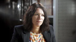 Die Historikerin Janina B&ouml;ck-Koroschitz beim Interview im N&Ouml;-Landesarchiv.