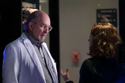 Dr. Aaron Glassman (Richard Schiff) Dr. Aaron Glassman (Richard Schiff)