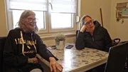 Beate (li.) und Sandra beim Videotelefonat mit Ela, die sich ihren Ballenzeh operieren ließ. Beate (li.) und Sandra beim Videotelefonat mit Ela, die sich ihren Ballenzeh operieren ließ.