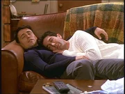 Joey (Matt LeBlanc, li.) und Ross (David Schwimmer) machen die Erfahrung, dass ein Nachmittagsschlaf zu zweit viel mehr Spaß macht. Joey (Matt LeBlanc, li.) und Ross (David Schwimmer) machen die Erfahrung, dass ein Nachmittagsschlaf zu zweit viel mehr Spaß macht.