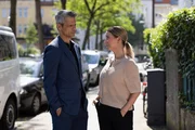 Benedikt (Jens Hajek) findet in seiner Verlustangst Halt bei Ute (Isabell Hertel). Benedikt (Jens Hajek) findet in seiner Verlustangst Halt bei Ute (Isabell Hertel).