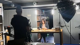 Die Historikerin Janina B&ouml;ck-Koroschitz im N&Ouml;-Landesarchiv.