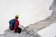 Bergwachtler der Bergwacht Grainau bei einem Einsatz in der Nähe der Zugspitze. Bergwachtler der Bergwacht Grainau bei einem Einsatz in der Nähe der Zugspitze.