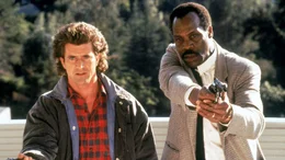 L-R: Martin Riggs (Mel Gibson) und Roger Murtaugh (Danny Glover)