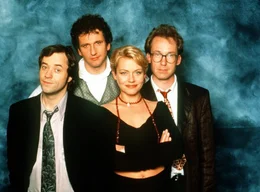 Zusammen in einer Wohnung leben die m&auml;nnerfeindliche Nina (Jennifer Nitsch, 2.v.r.), der Frauenheld Guido (Jan Josef Liefers, l.), der pessimistische Bernhard (Ulrich Noethen, r.) und der erfolglose Schauspieler Markus (Stefan Reck, 2.v.l.) - ein Chaos ...
