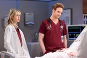 Arztvisite: Kirsten Hager als Dr. Stevie Hammer, Nick Gehlfuss als Dr. Will Halstead