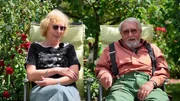 Karin und Manfred sind echte Urgesteine im KGV Mannheim S&uuml;d. Wenn das Rentnerpaar nicht gerade seinen Riesenschnauzer "Grande" bespa&szlig;t, h&auml;lt es sich mit allerlei Gartenprojekten fit.; Karin und Manfred sind echte Urgesteine im KGV Mannheim S&uuml;d. Wenn das Rentnerpaar nicht gerade seinen Riesenschnauzer &bdquo;Grande&ldquo; bespa&szlig;t, h&auml;lt es sich mit allerlei Gartenprojekten fit.