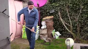 Enik&ouml; und Wendelin sagen Ratten im Garten den Kampf an.