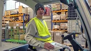 Pascal will seine Chancen auf dem Arbeitsmarkt erhöhen und macht auf eigene Kosten den Gabelstaplerführerschein. Pascal will seine Chancen auf dem Arbeitsmarkt erhöhen und macht auf eigene Kosten den Gabelstaplerführerschein.