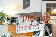 Freudvoll ruhen: In der neuen Sketch-Comedy mimt Comedienne Mirja Boes die herrlich pietätlose und immerfröhliche Bestatterin Frieda Grabowski. Freudvoll ruhen: In der neuen Sketch-Comedy mimt Comedienne Mirja Boes die herrlich pietätlose und immerfröhliche Bestatterin Frieda Grabowski.