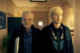 Vincent Kowalski (Bernhard Sch&uuml;tz, li.) und sein junger Handlanger Nils Forsberg (Jacob Matschenz, re.)