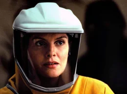 ARD OUTBREAK - LAUTLOSE KILLER (outbreak), USA 1995, Regie Wolfgang Peterson, am Samstag (08.05.04) um 22:45 Uhr im Ersten. Die Wissenschaftlerin Robby Keough (Rene Russo) unterstYtzt die Suche nach dem tierischen "Wirt" des Virus', um aus dessen Antiksrperin ein Serum zu gewinnen. &copy; ARD Degeto/Reiner Bajo - honorarfrei, Verwendung nur im Zusammenhang mit o. g. Sendung bei Nennung Bild: "ARD Degeto/Reiner Bajo" (S 2), Presse und Programmbetreuung (069) 1509-334 oder -335