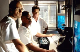 Alerte ! -------------------------------------------------------------------------------- R&eacute;f. photo SPACEY Kevin GOODING JR Cuba HOFFMAN Dustin 2003-0047-0064-NUME L&eacute;gende Dustin Hoffman