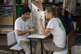 Arfi Lamba (Kiran Chitre), Luise Heyer (Katrin Kompalla).