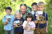 Harry Prünster mit Kindern im Naturpark Zirbitzkogel-Grebenzen. Harry Prünster mit Kindern im Naturpark Zirbitzkogel-Grebenzen.