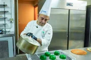F&uuml;r Enzo Ignoto, der in Paris arbeitet, bedeutet die Zubereitung der sizilianischen Minne ein St&uuml;ck Heimat.