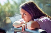 Lucia (Carla Quílez) wird für Manuela zu einer neuen Bezugsperson. Lucia (Carla Quílez) wird für Manuela zu einer neuen Bezugsperson.