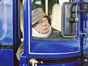 Cornelius Stingermann (Hans-Peter Korff) begleitet seine spezielle Freundin Agathe auf eine Reise. Cornelius Stingermann (Hans-Peter Korff) begleitet seine spezielle Freundin Agathe auf eine Reise.