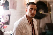 Nihat (Timur Ülker) erfährt bestürzt, was mit seiner Mutter passiert ist. Nihat (Timur Ülker) erfährt bestürzt, was mit seiner Mutter passiert ist.