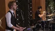 Die Pop-Rock Gruppe Press Play tritt auf.