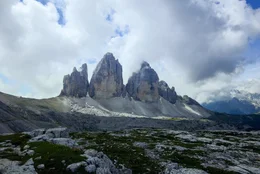 Die drei Zinnen sind die Charakter &ndash; Berge der Dolomiten und weltweit als Symbol f&uuml;r das steinerne Herz der Alpen bekannt.