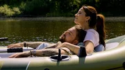 John (Felix von Jascheroff) und Laura (Chryssanthi Kavazi) gönnen sich eine Auszeit. John (Felix von Jascheroff) und Laura (Chryssanthi Kavazi) gönnen sich eine Auszeit.