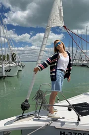 Wer im Urlaub gerne Trubel mag, für den ist das Südufer des Balatons genau richtig. Lange Strände, lebhafte Promenaden und Sommerstimmung pur. Mit Stephanie Müller-Spirra geht es hinaus auf den See, wo sich der Balaton von seiner schönsten Seite zeigt. Wer im Urlaub gerne Trubel mag, für den ist das Südufer des Balatons genau richtig. Lange Strände, lebhafte Promenaden und Sommerstimmung pur. Mit Stephanie Müller-Spirra geht es hinaus auf den See, wo sich der Balaton von seiner schönsten Seite zeigt.