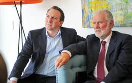 L-R: Bertschi (Robert Palfrader), Hr. Doberan (Wolfgang Pampel).