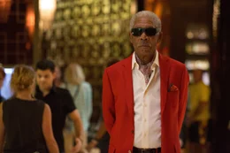 Archie (Morgan Freeman, r.) genie&szlig;t die Freiheit in der Spielermetropole Las Vegas.