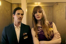 Vincent und Nils sind den Crewmitgliedern Levi (Christopher Sch&auml;rf) und Mia (Pheline Roggan) suspekt.