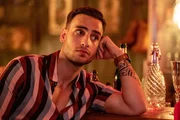 Nihat (Timur &Uuml;lker) f&auml;ngt an zu verstehen, was der Crew das Cherry Palace bedeutet.