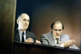(v.li.): Ulrich M&uuml;he (Hauptmann Gerd Wiesler), Ulrich Tukur (Oberstleutnant Anton Grubitz).