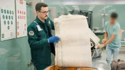 Paris passenger caught with expensive figurines, Iranian rugs checked, Ambarlı transit cargo searched. Paris passenger caught with expensive figurines, Iranian rugs checked, Ambarlı transit cargo searched.