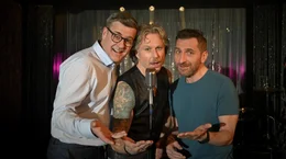 V&auml;ter kommen zusammen: Danyal (Tim Seyfi, re.), Markus (Marcus Mittermeier, Mitte) und Tobi (Dirk Borchardt, li.).