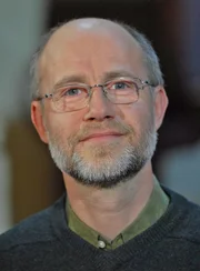 Prof. Dr. Harald Lesch moderiert die Sendung.