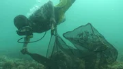 Mit einfachsten Mitteln erfolgt der Fang in Indonesien. Mit einfachsten Mitteln erfolgt der Fang in Indonesien.