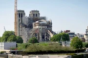 Nach dem Brand Mitte April 2019 wird Notre-Dame zu einer gigantischen Baustelle und archäologischen Forschungsstätte. Nach dem Brand Mitte April 2019 wird Notre-Dame zu einer gigantischen Baustelle und archäologischen Forschungsstätte.
