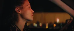 Lara (Giulia Goldammer).