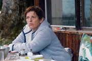 Für immer und WG Preis auf Anfrage Folge 5 Katrin ist besorgt: Das WG-Haus steht zum Verkauf. 2026 Copyright: SRF Für immer und WG Preis auf Anfrage Folge 5 Katrin ist besorgt: Das WG-Haus steht zum Verkauf. 2026 Copyright: SRF