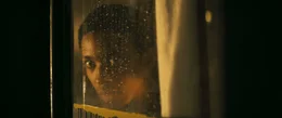 Mady (Jonathan Feltre) versteckt sich vor seinen Verfolgern.